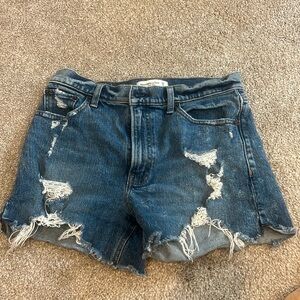Abercrombie 4 inch high rise Mom Short - size 28